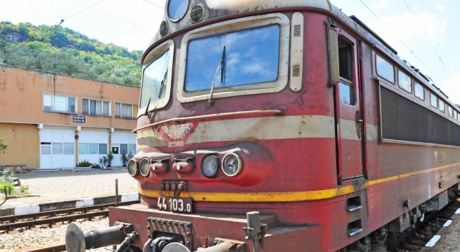Съмнителен багаж спря влака София-Варна