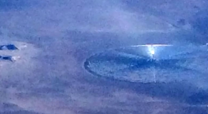 Заснеха НЛО близо до секретна американска база (видео)