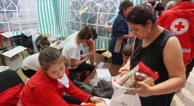 Близо 4,8 тона хранителни продукти са събрани от училища в Добрич в кампания на БЧК