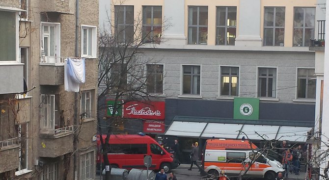 Пожар в центъра на София. Загинал е възрастен мъж (снимки+видео)