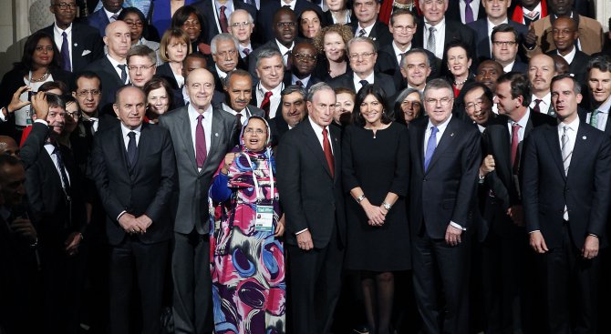 Преговарящите от 195 страни в Париж подготвиха проектоспоразумение за климата