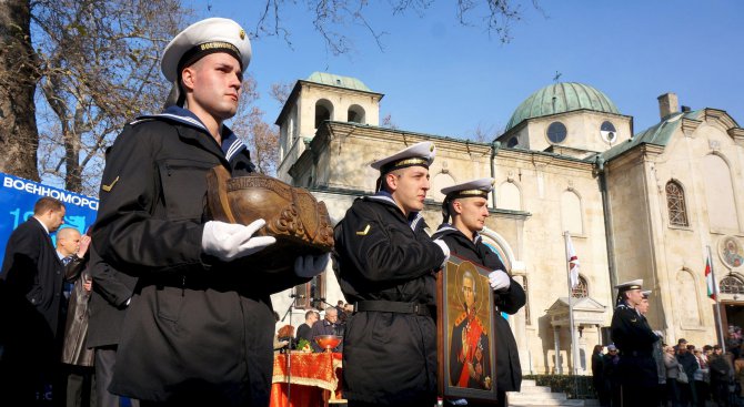 Варненци празнуват Никулден с църковно-военен ритуал (снимки+видео)
