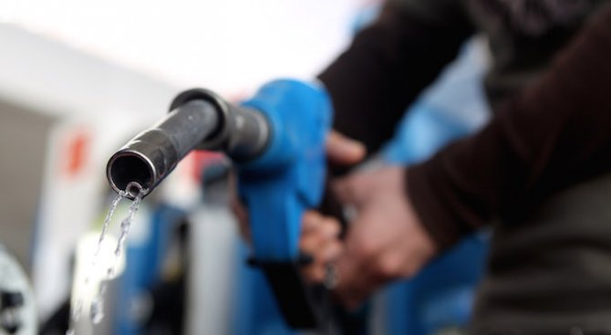 Петролът най-евтин от началото на годината