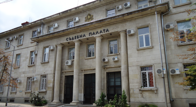Сигнал за бомба спря работата на съдебната палата във Варна