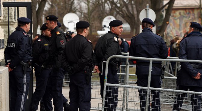 Арестуваха атентатори от Париж в Австрия