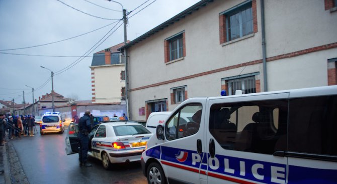 Арестуваха френския учител, излъгал, че бил нападнат от мъж, крещящ името на &quot;Ислямска държава&