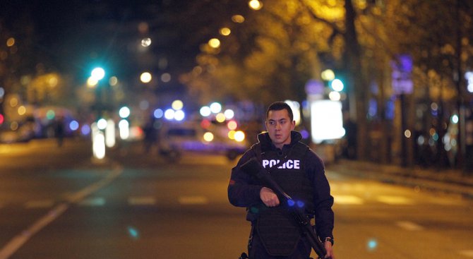 Оцелелият парижки атентатор е носил намерения в кофа за боклук колан за взривяване