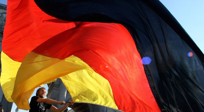 Партията на Меркел иска националният химн да залегне в конституцията