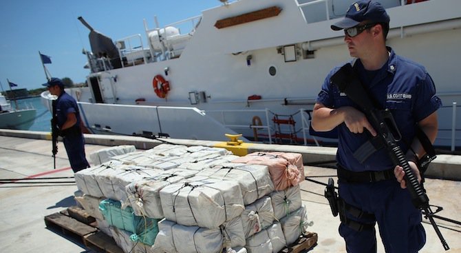 Подводница с три тона кокаин беше заловена край Галапагоските острови