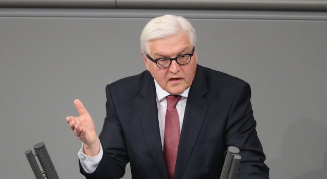 Щайнмайер заплаши с правни действия за налагане на плана за мигрантските квоти в ЕС