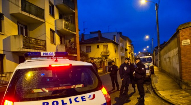 1700 полицаи ще охраняват Париж по Нова година