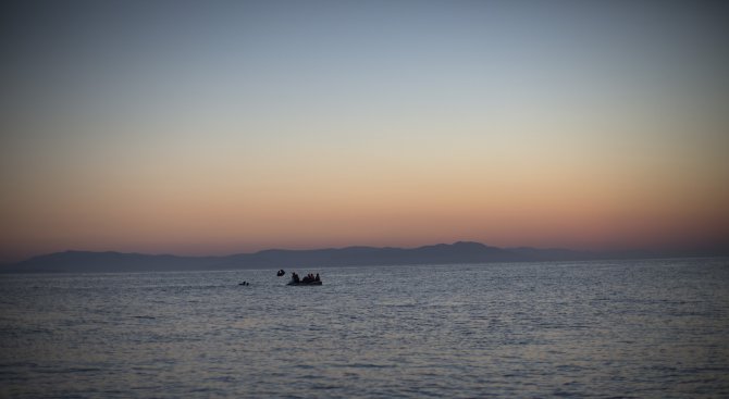 8 имигранти, включително шест деца, загинаха край бреговете на Турция
