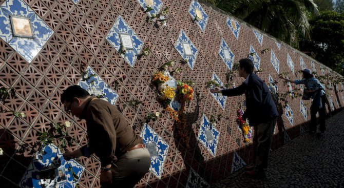 Азия почита жертвите от катастрофалното цунами преди 11 години (снимки)