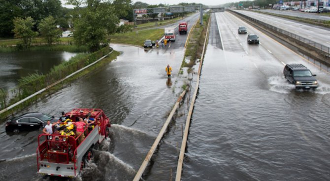 Евакуираха 2200 къщи в Йорк заради наводнения
