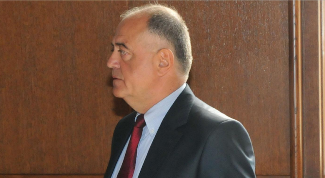 Ген. Атанасов депозирал оставката си след края на последното заседание на НС за годината