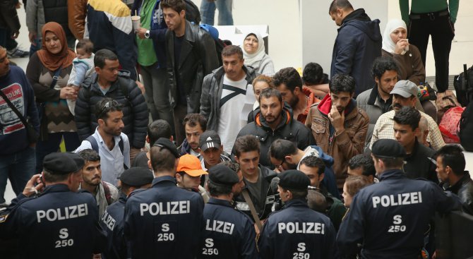 Германският президент призова за открити дебати за бежанците