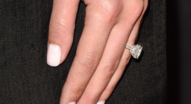 Жена отказа брак, заради пръстен с малък диамант