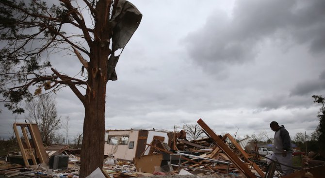 Седем души са загинали при преминаването на торнадо в Тексас