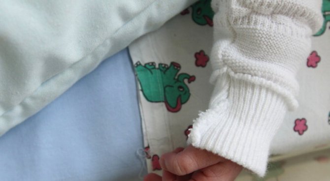 Бебета стоят сами в болниците заради такса майка