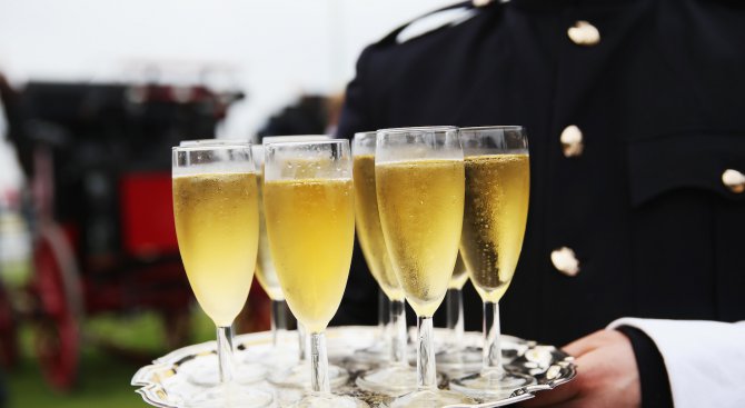Как да изберем качествено шампанско за новогодишната нощ (видео)