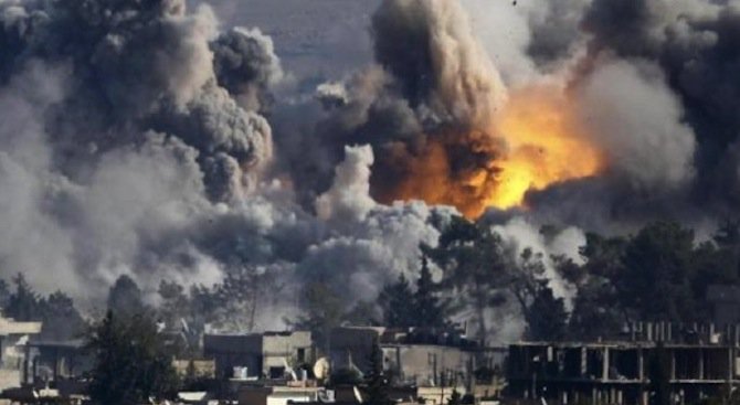Руски Су-34 бомбардира съвещание на лидери на ИД в Ракка
