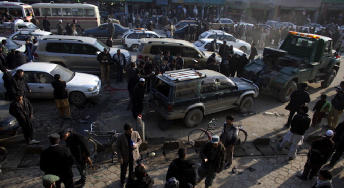 Самоубийствен атентат с кола бомба до летището в Кабул (обновена)