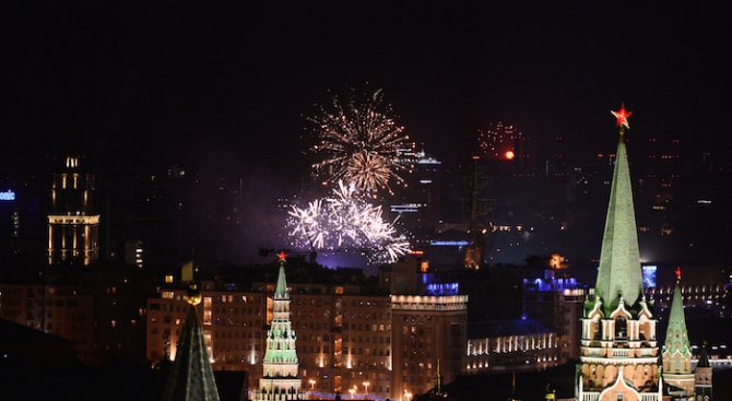 Над 1 милион души посрещнаха Нова година на открито в Москва (видео)