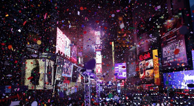 Над един милион души посрещнаха 2016 година на Таймс Скуеър в Ню Йорк