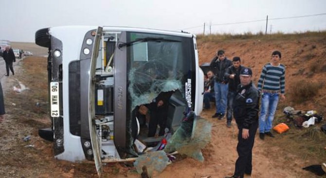 Автобус се преобърна в Турция, 9 души загинаха (видео)