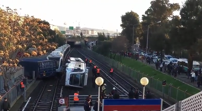 Инцидент в метрото на Измир (видео)