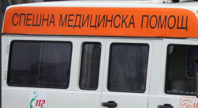 Микробус се обърна в кирковско село, шофьорът загина