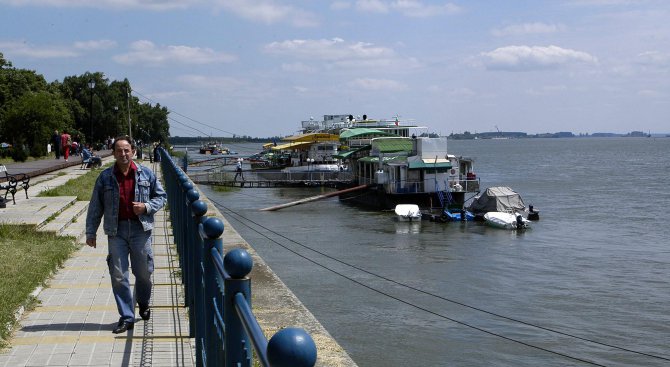 Молдовски кораб  заседна по река Дунав