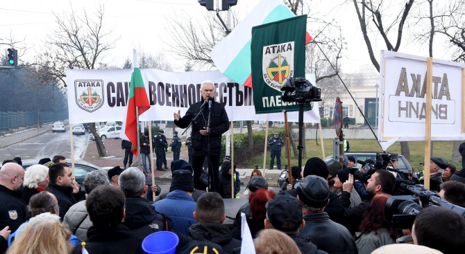 Сидеров пред американското посолство: От този бункер се диктува политиката в България (видео+снимки)