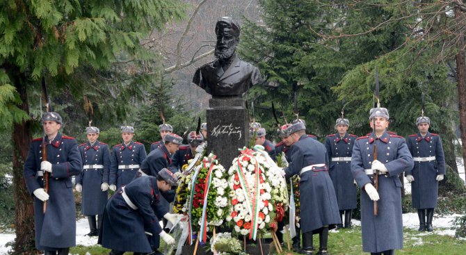 Софиянци почетоха 168-годишнината от рождението на Христо Ботев (снимки)