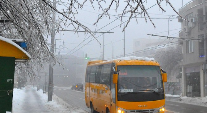 Във Враца не учат заради лошото време (снимки)