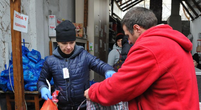 БЧК раздава помощи в София