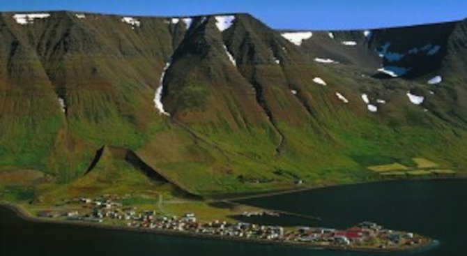 Дига срещу лавини пази китно исландско селце от бедствия