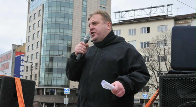 Каракачанов: Искането на КРИБ за оставка на Румяна Бъчварова е пресилено