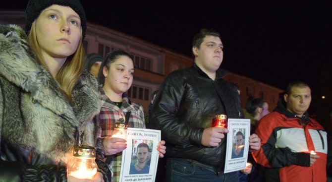 Набъбва протестът в памет на Тодор