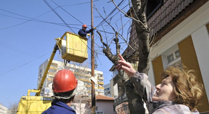 Над 100 села в Пловдивско остават без ток, 159 аварийни екипа на EVN в акция
