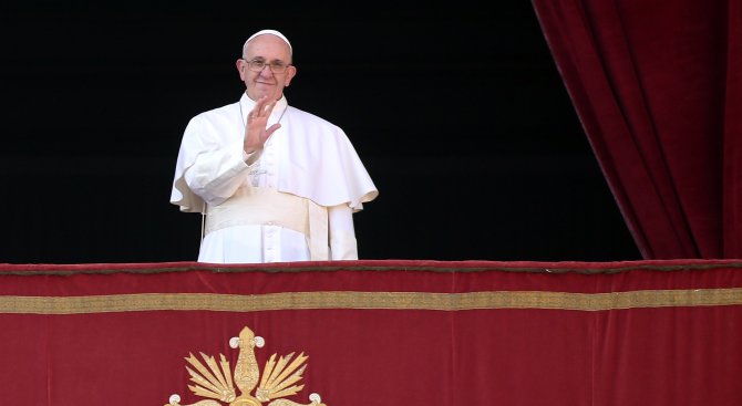 Папа Франциск издава първата си книга