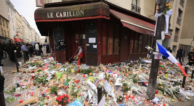 Парижко кафене заработи отново, след като беше засегнато при атентатите през ноември