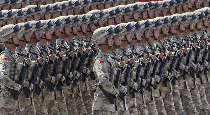 Президентът на Китай реорганизира щабовете на въоръжените сили