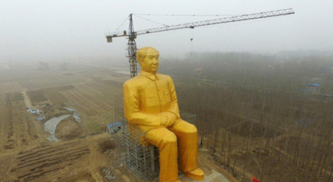 Разрушиха огромната статуя на Мао Цзедун в китайско село