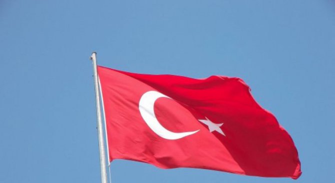 Турция маха забраната за наемане на работа на бежанци
