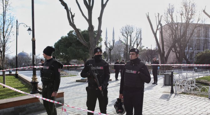 Взрив и пожар в Истанбул. 10 жертви (обновена+галерия+видео)