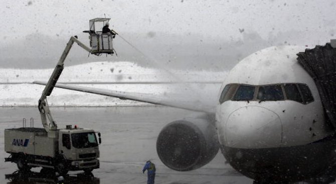 130 полета бяха анулирани в Япония заради снеговалежи