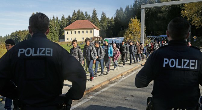 Австрия праща войници на границата със Словения