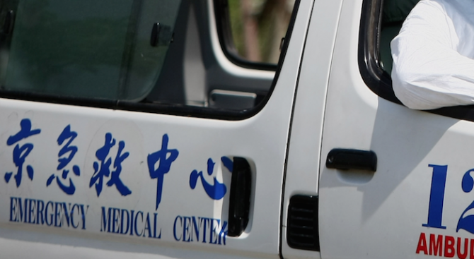 Автомобил се вряза в голяма група пешеходци в Китай, има загинали и ранени