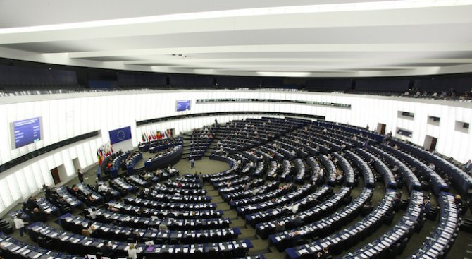 Европейските депутати искат по-добро прилагане на клаузата за обща отбрана